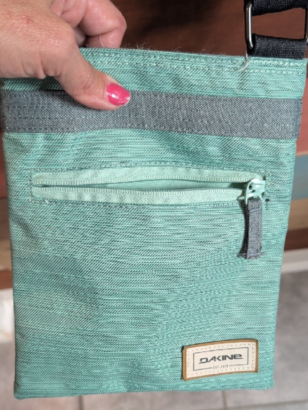 Dakine Mint Green Crossbody Messenger with Black Strap and Gray Trim - Picture 4 of 6